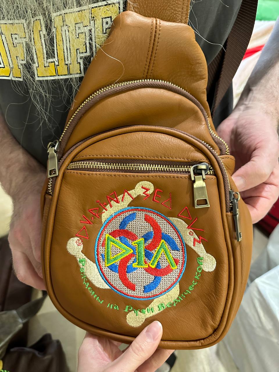 А вот и поясная сумочка 👜 с нашим логотипом